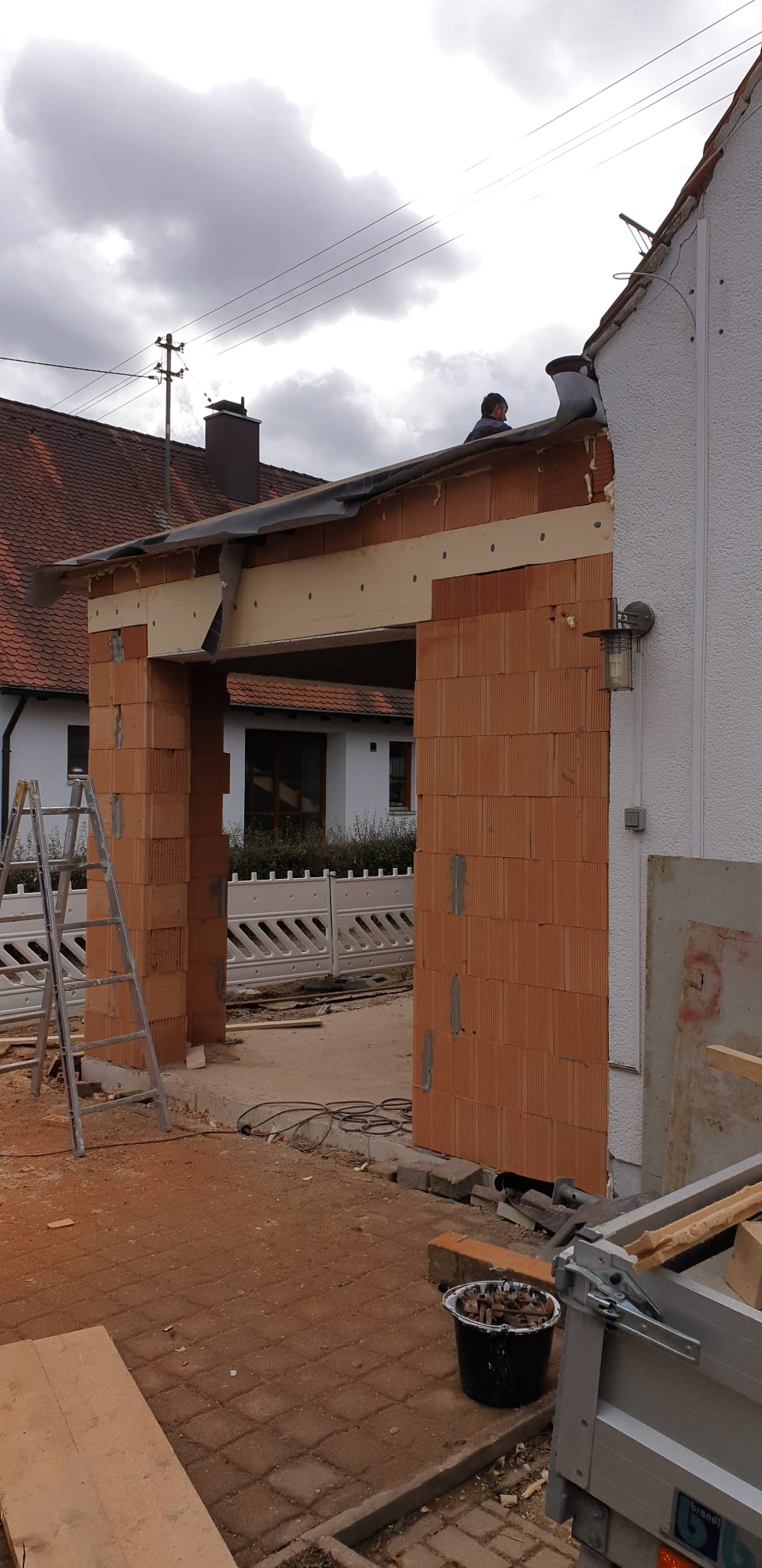 Anbau und Mauerarbeiten in Augsburg - Bild 1