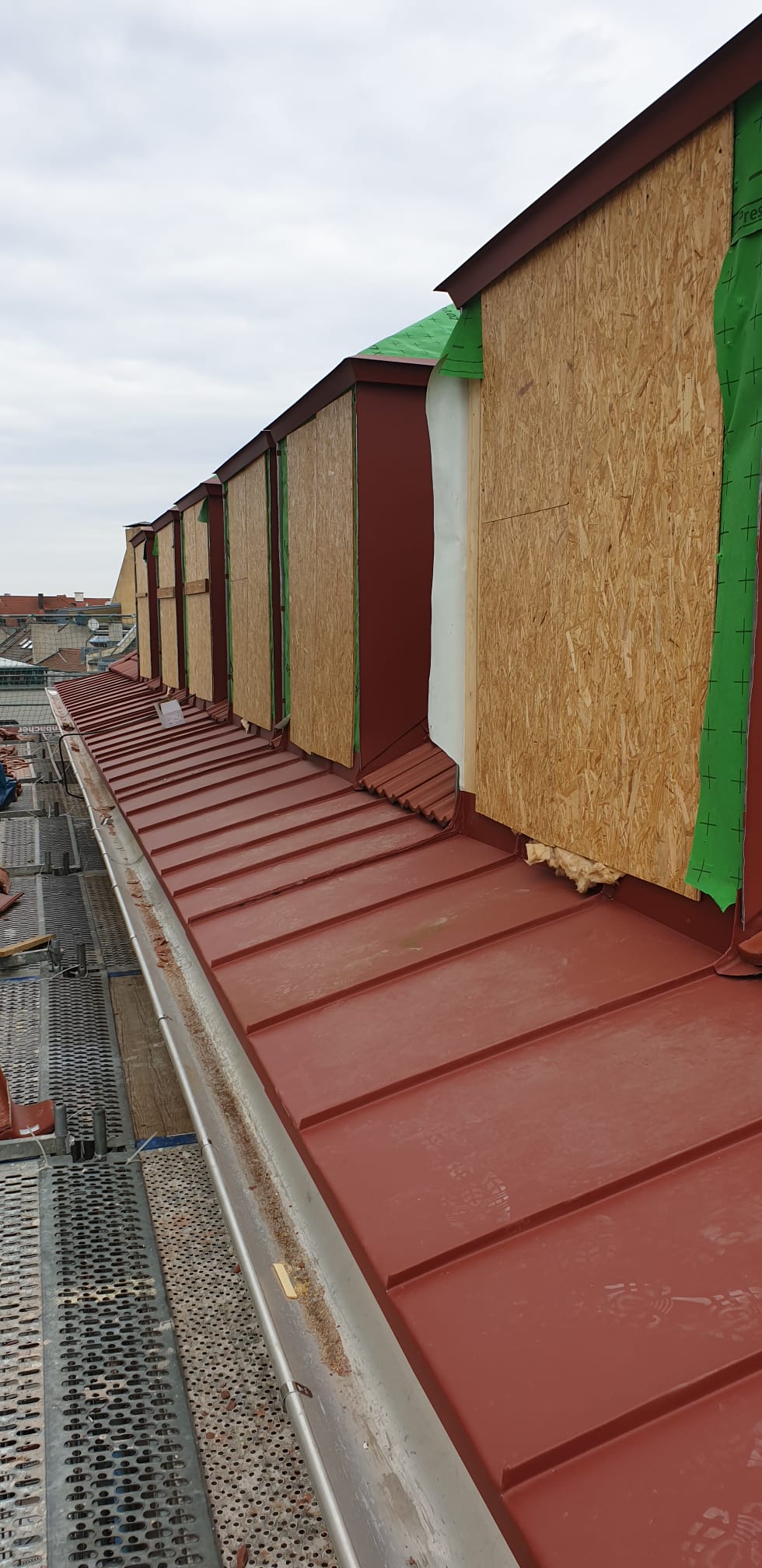 Dachfenstereinbau und energetische Dachdämmung für modernes Wohnen